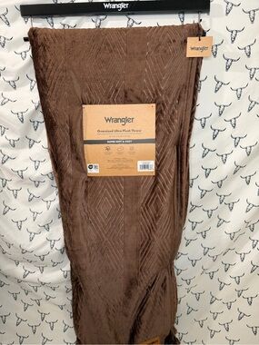 Wrangler oversized ultra plush blanket